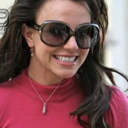 Britni Spirs nosi sunčane naočare Dior